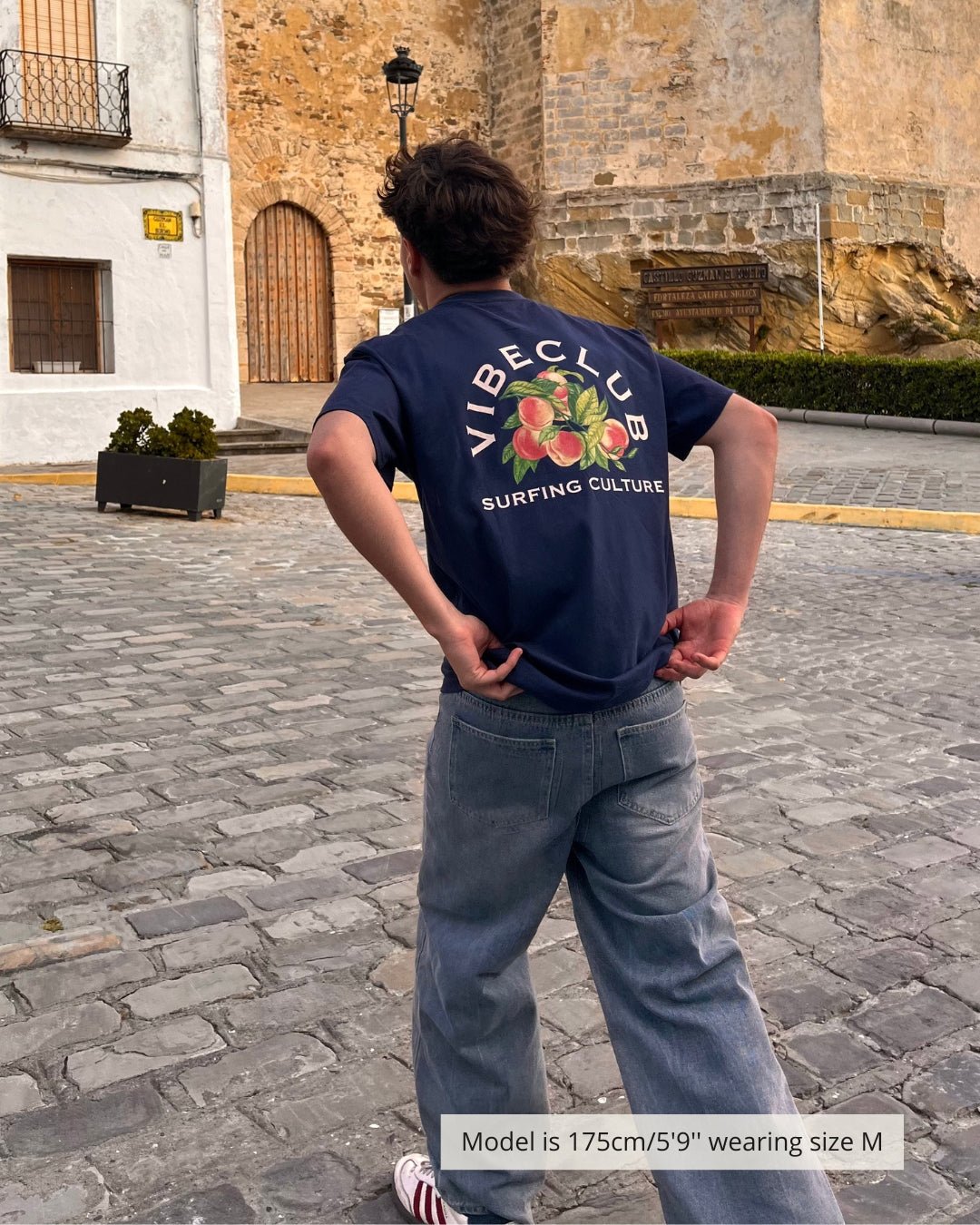PEACHES TEE NAVY - Vibeclub